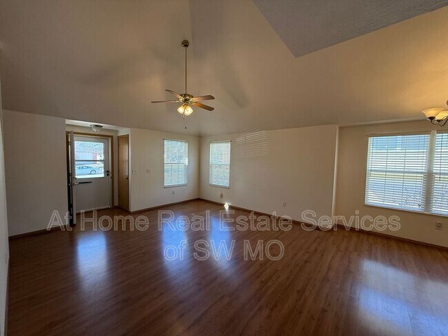 Foto del edificio - 601-603 W Bryant St