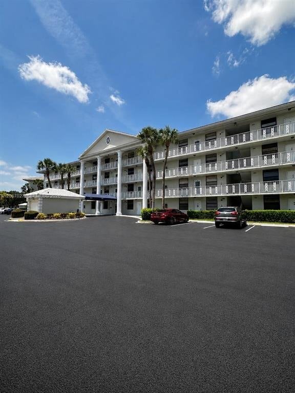 Building Photo - 1719 Whitehall Dr