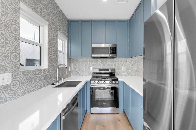 Building Photo - 1174 N Madison Ave