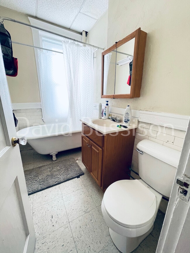 Building Photo - 75 Chester St