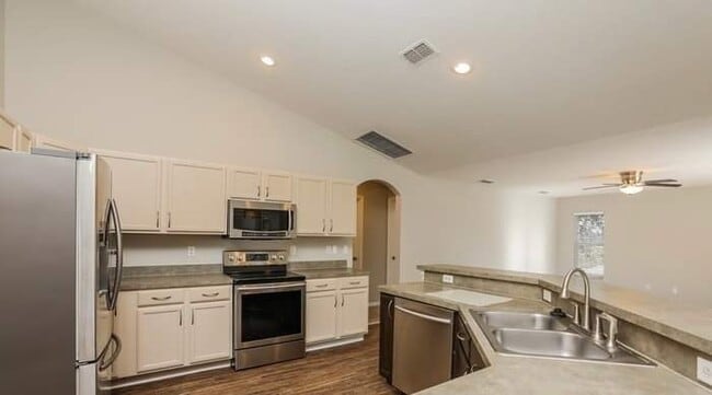 Building Photo - 9623 Saragossa St