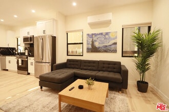 Building Photo - 9040 Phyllis Ave