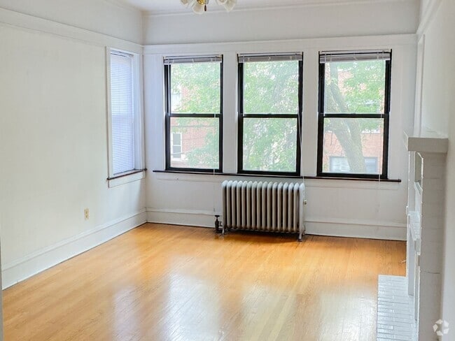 Building Photo - 1456 W Cornelia Ave