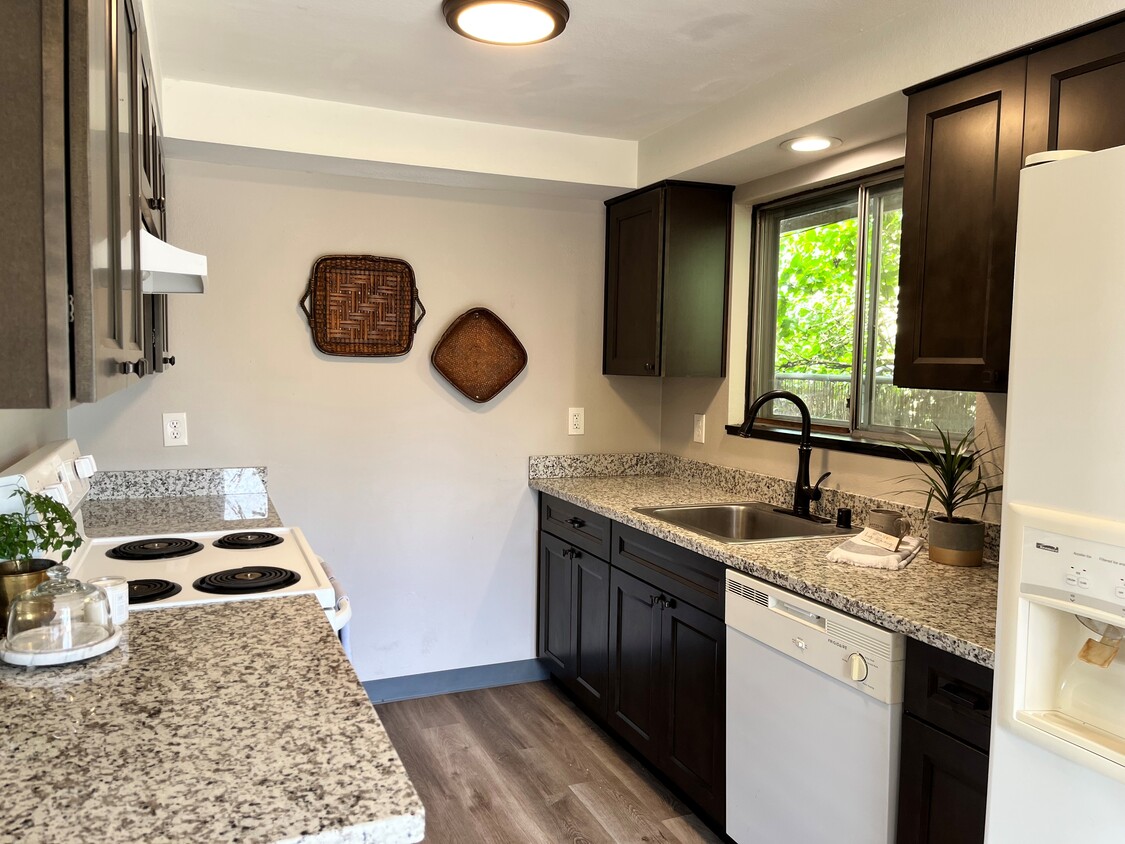 Kitchen - 2900 Fairmount Ave