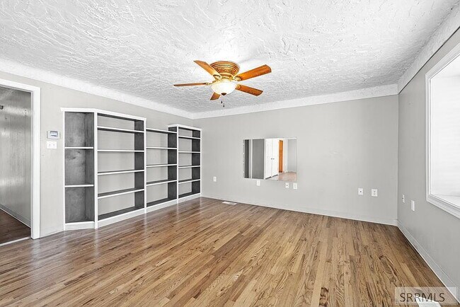 Building Photo - Single Family Home For Rent