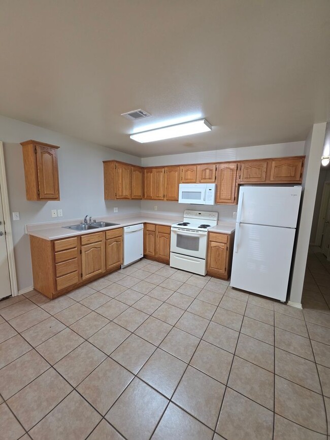 Building Photo - 108 Poplar St