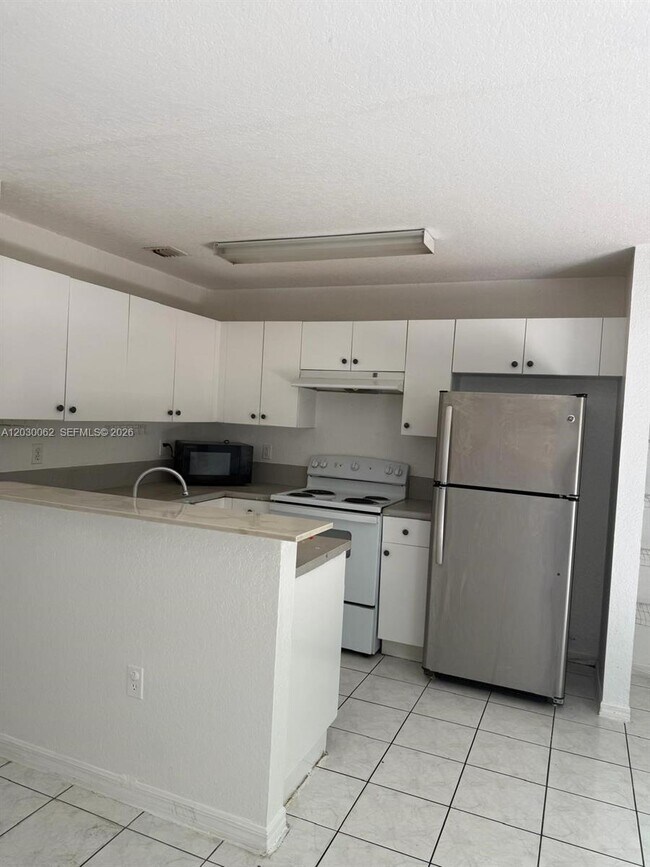 Foto del edificio - 136 Hidden Ct Rd