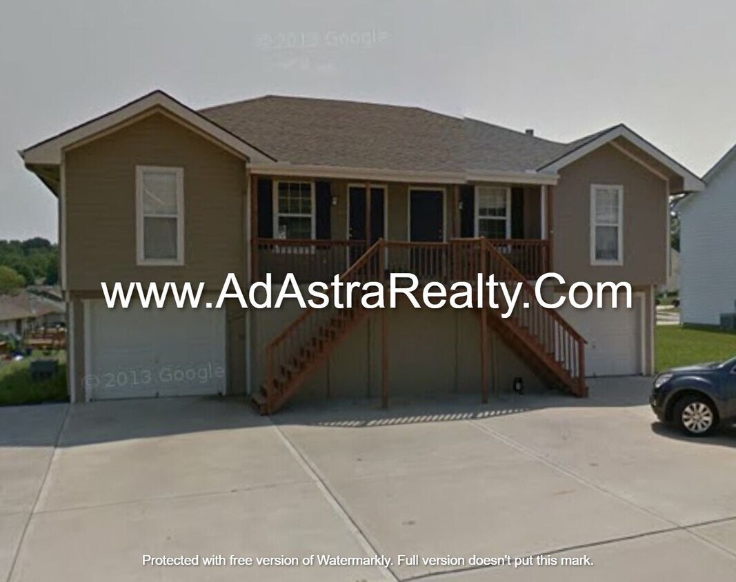 Primary Photo - Affordable Platte City Duplex-Available NOW!!