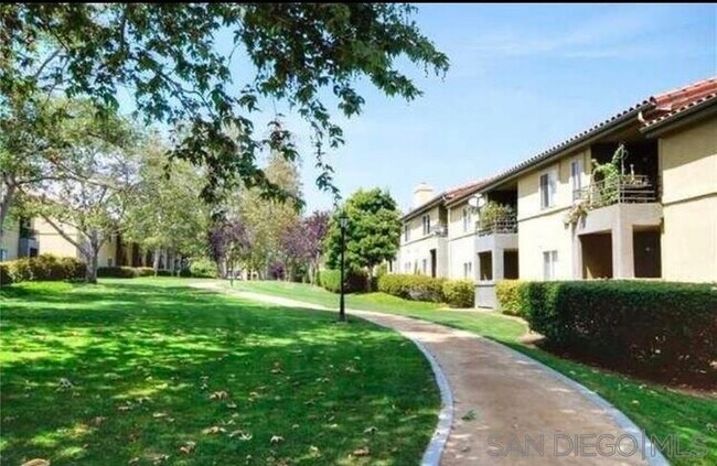 Foto del edificio - 7405 Charmant Dr