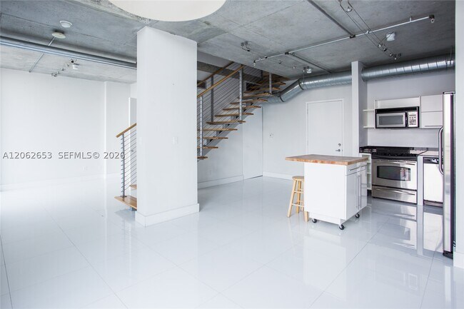 Foto del edificio - 690 SW 1st St