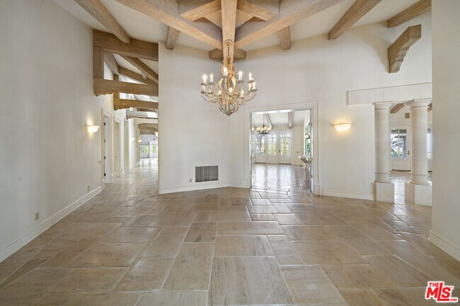 Foto del edificio - 74 Saddleback Rd