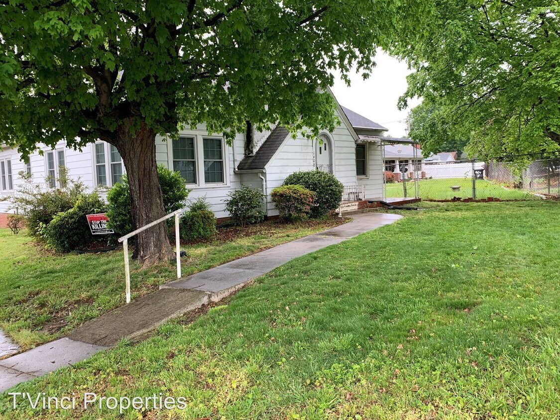 1408 E M.L.K. Jr Dr, High Point, NC 27260 House for Rent in High