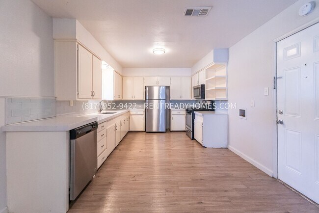 Foto del edificio - 4 Bedroom 2 Bathroom Home with Large Backyard and Two Car Garage in Mesquite Texas!