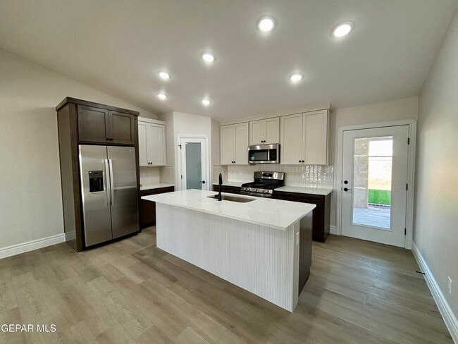 Building Photo - 2633 Dunoon Dr