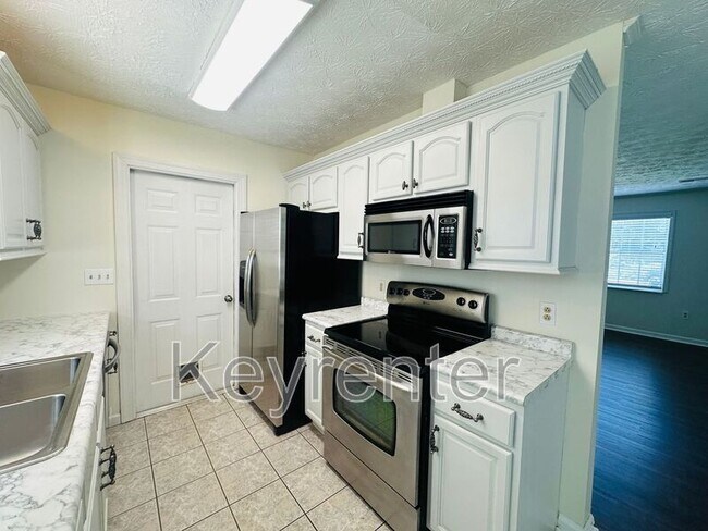 Building Photo - 2207 Crestpark Rd