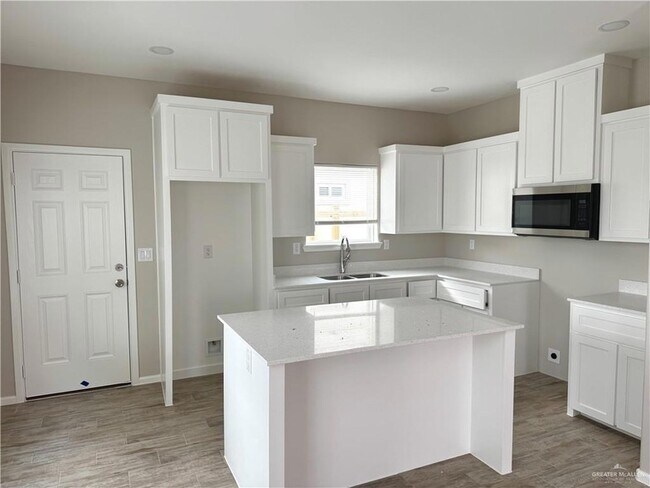 Building Photo - 1312 W Sucre Dr