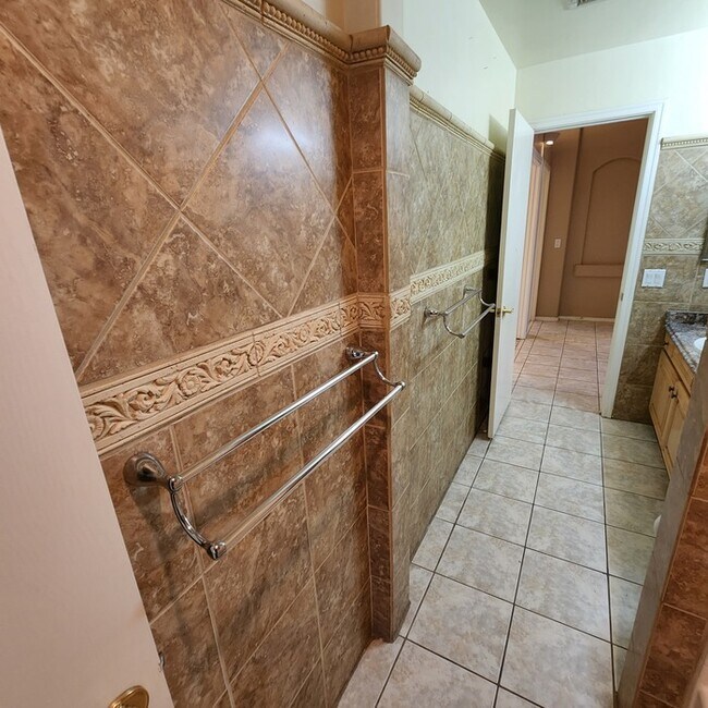 Building Photo - 1382 W Via Rio Blanco