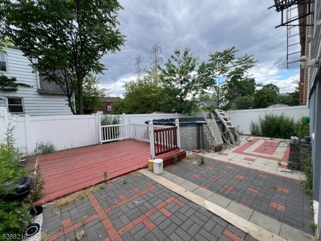 Foto del edificio - 75 Emmet St