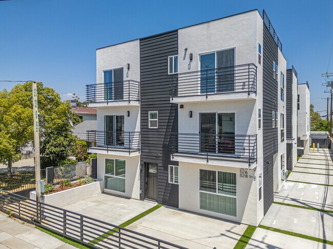 Foto del edificio - 5216 Auckland Ave