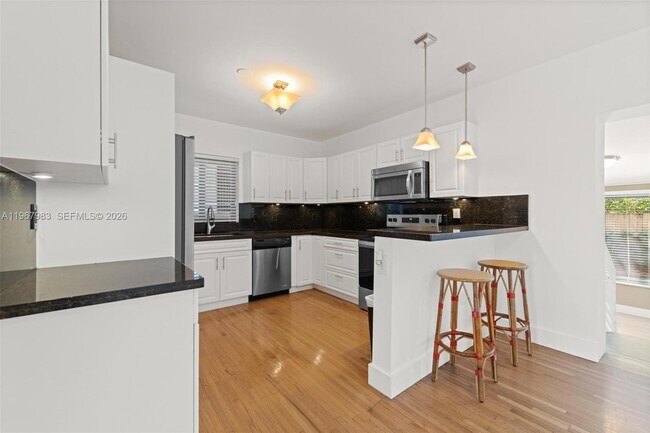 Foto del edificio - 710 NE 62nd St