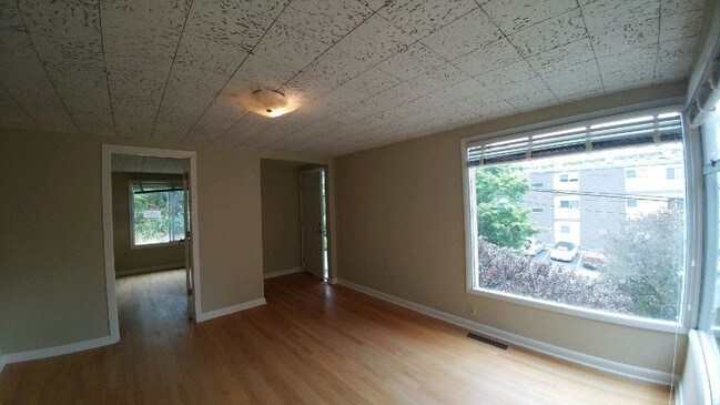 Building Photo - 3911 4th Ave NE