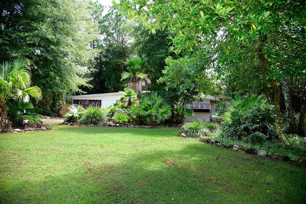 Primary Photo - 2 Bayview Dr