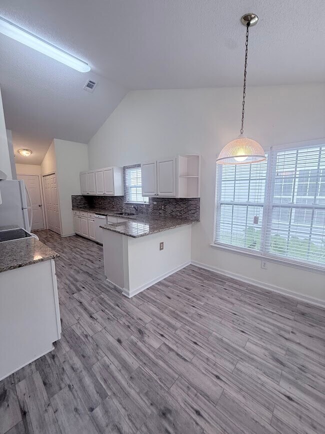 Foto del edificio - 4591 Hidden Creek Ln