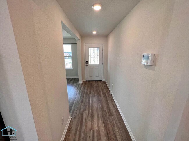 Foto del edificio - Beautiful 2-story 4 bed/2.5 bath home with...