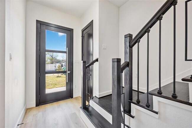 Foto del edificio - 5421 Southlea St