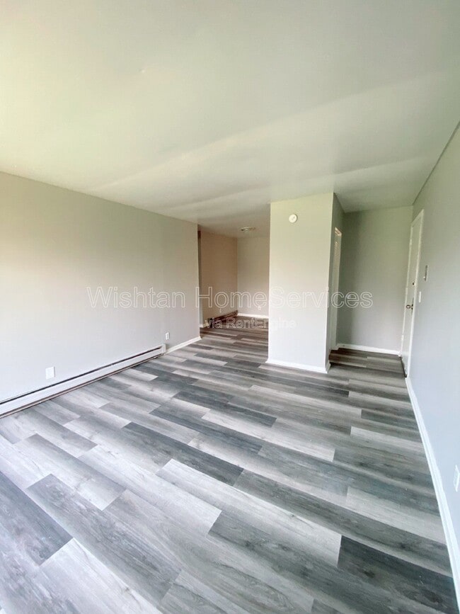 Foto del edificio - 219 Charleston Blvd