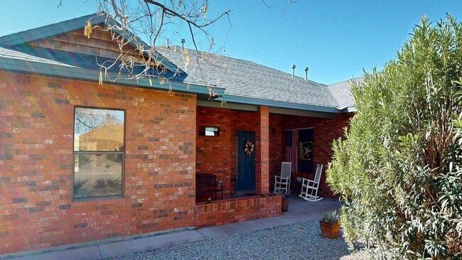 Foto del edificio - 3-Bedroom/2.5-Bathroom in Alamogordo, NM