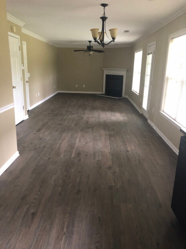 Foto del edificio - 6220 Spurgeon Way