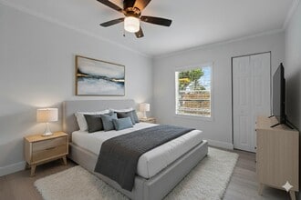 Building Photo - 137 SW 9th Ave