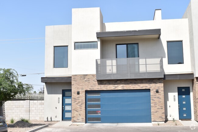 Building Photo - 901 S Smith Rd