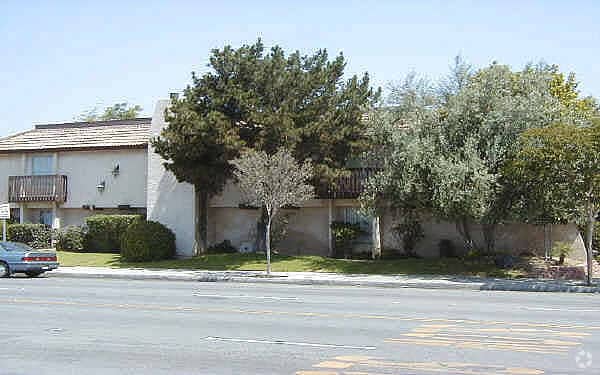 The Grove Apartments - Califorian Apartments