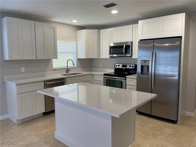 Foto del edificio - 608 SE 46th Ln