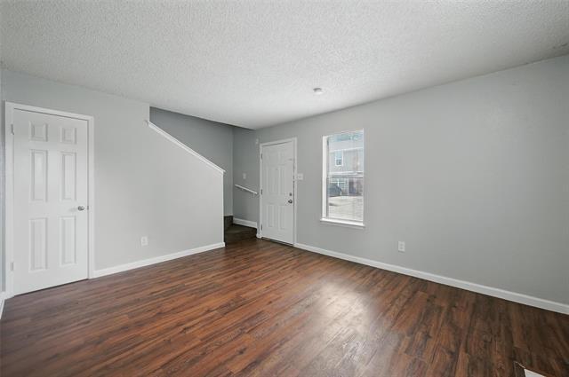 Building Photo - 3048 Tudor Ln