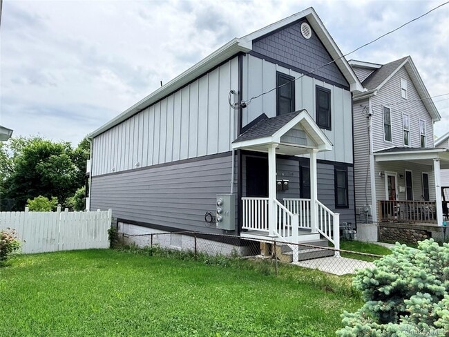 Building Photo - 268 Carpenter Ave