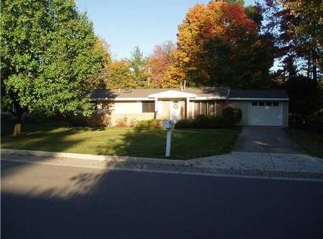 Building Photo - 2655 Easy St