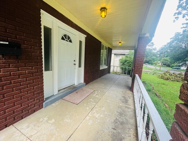 Spacious porch with room to furnish - 3636 Carnes Ave