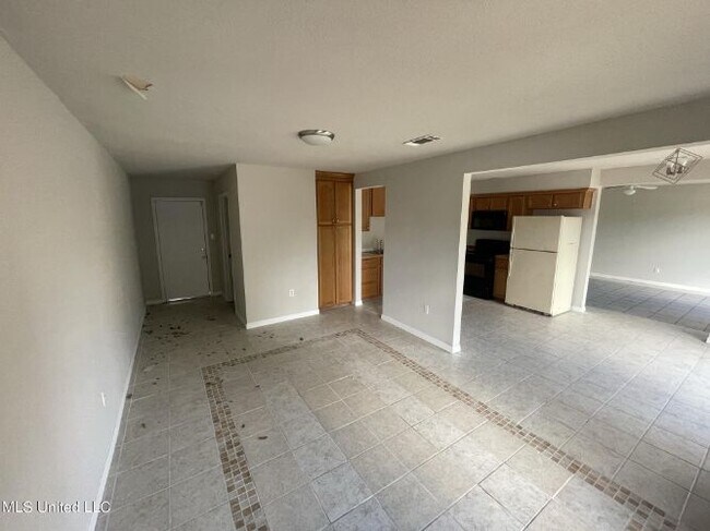 Building Photo - 7113 Raggio Ln