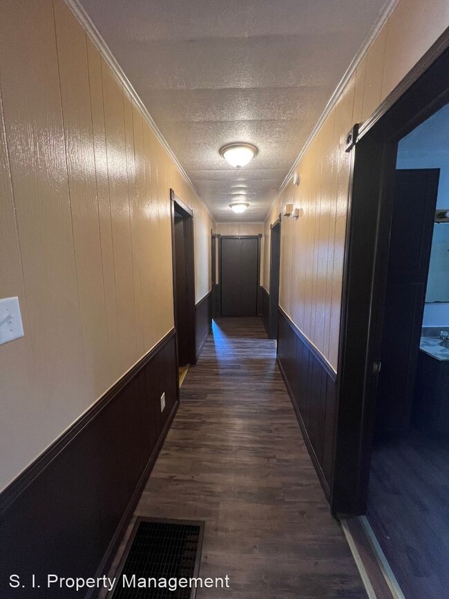 Building Photo - 3 br, 1 bath House - 207 W Goodall