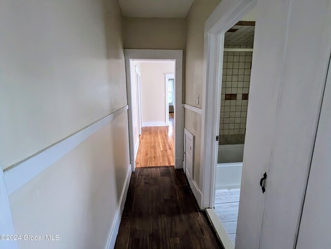 Building Photo - 44 Harris Ave