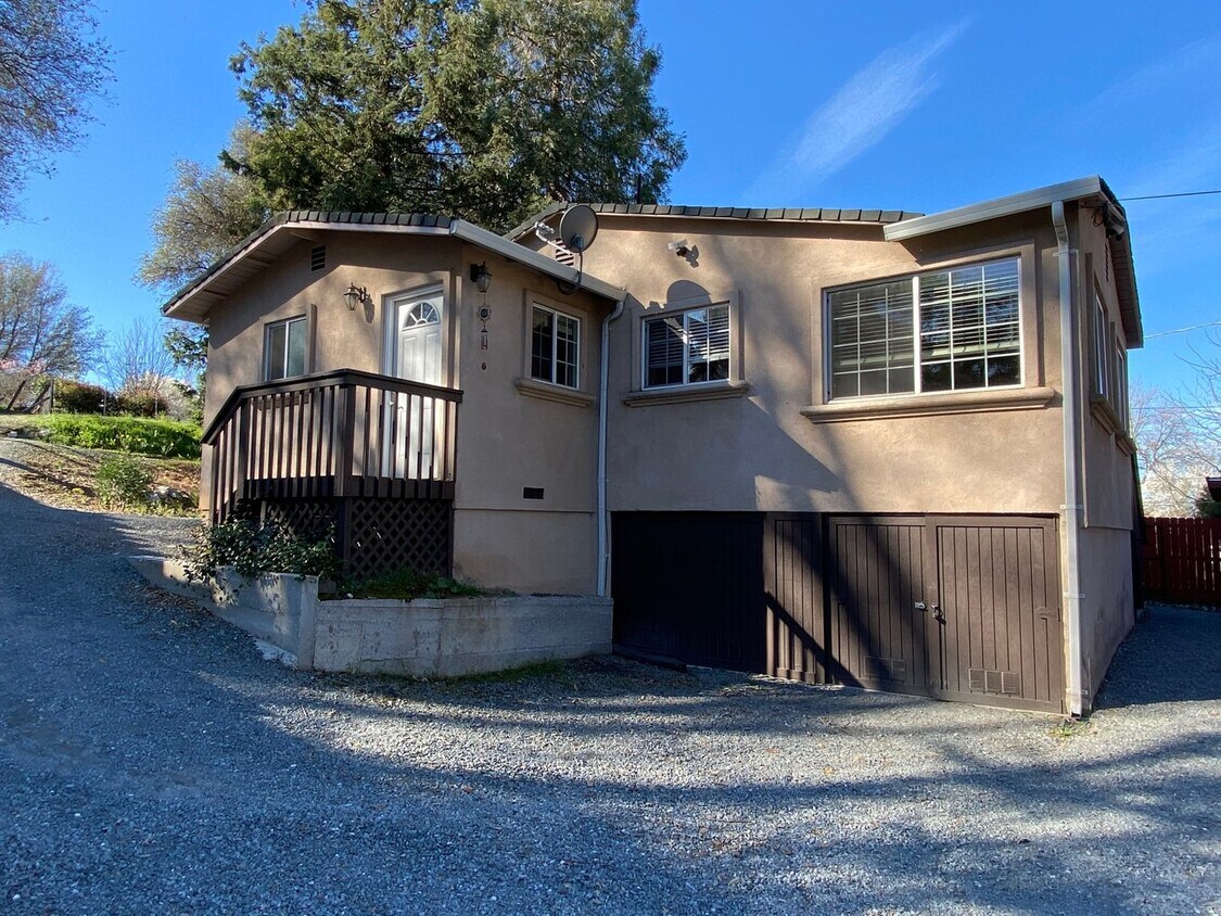 Primary Photo - Beautifully updated 2br/1ba Home