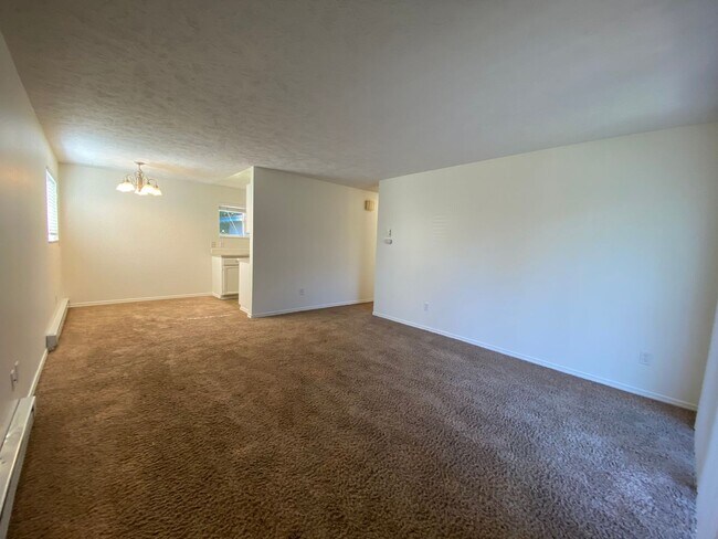 Foto del edificio - 2909-2911 E. 33rd Ave