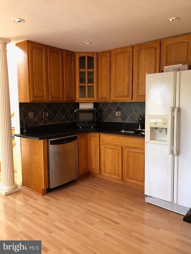 Foto del edificio - 1123 Caddington Ave