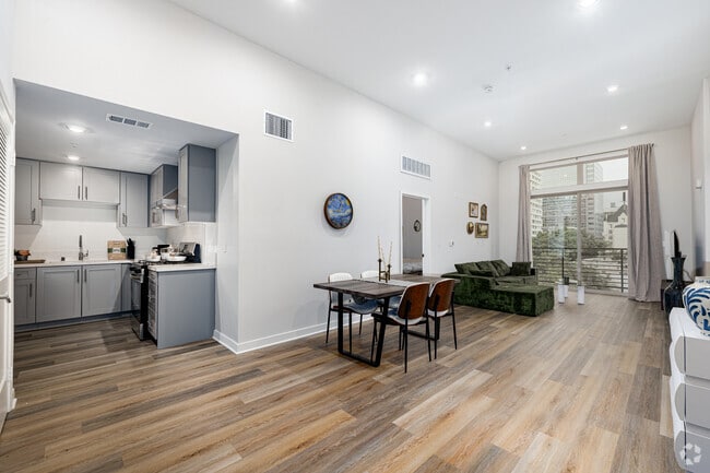 2BR, 2BA - 1155SF - Dining Room - 748 S Irolo