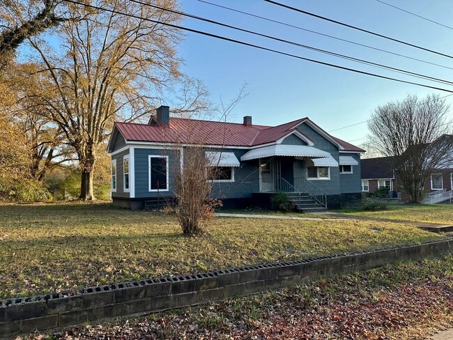 Foto del edificio - 3 Bedroom Newly Renovated Home in Central SC