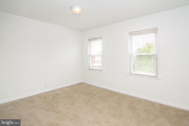 Foto del edificio - 534 Bridgeview Rd