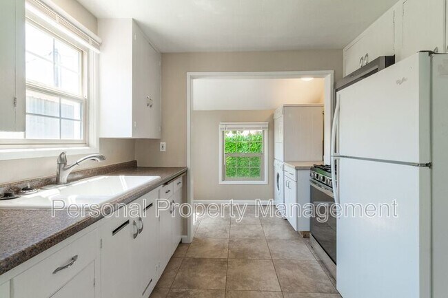 Building Photo - 3108 Thompson Ave